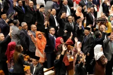 Hari Ini, Anggota MPR,...