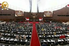 Legislator Tertua dan...