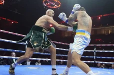 Tyson Fury Balas Oleksandr...
