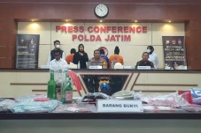 Polisi Gerebek Pesta...