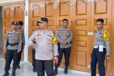 Puluhan Ribu Logistik...