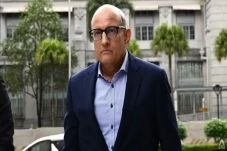 Menteri Singapura yang...