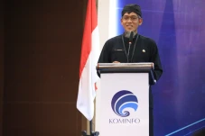 Tingkatkan Pelayanan...