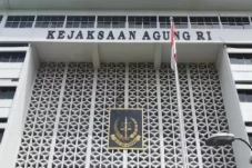 Kejagung Geledah Ruang...