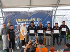 Kementan Serahkan Tanda...