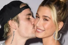 Hailey Baldwin Kuatkan...