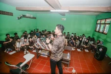 Berwirausaha sambil...
