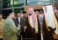 Imam Besar Masjid Nabawi...