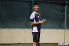 Berpeluang Debut Bersama...