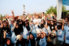 Ratusan Warga Karang...