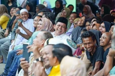 Murah Senyum dan Merakyat,...