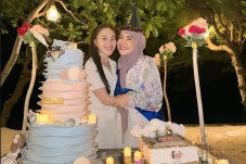 Ayu Ting Ting Sewa Pulau...