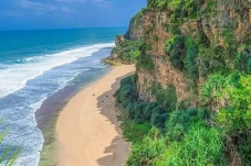 6 Rekomendasi Pantai...