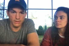 Ashton Kutcher Berencana...