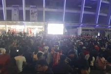 Suporter Padati Plaza...