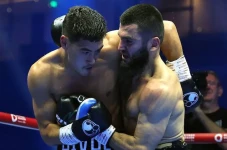 Artur Beterbiev vs Dmitry...
