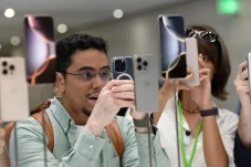 Biaya Produksi iPhone...
