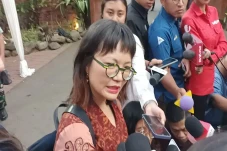 Diajak Masuk Kabinet,...
