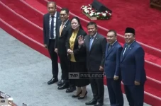 Tok! Rapat Paripurna...