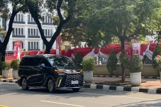 Surya Paloh Sambangi...