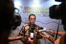 Raih Penghargaan Komunikasi...