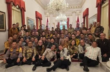 Kambing Guling dan Rujak,...