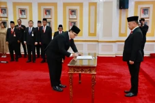 Mendagri Lantik Anwar...
