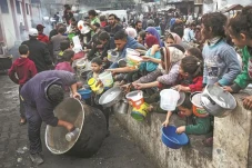 Didera Kelaparan, Berapa...