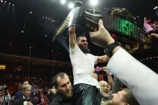 Artur Beterbiev Juara...