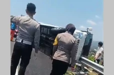 Bus Rombongan Santri...