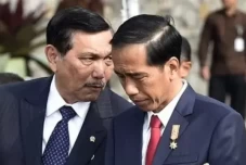 Lengser Bareng Jokowi,...
