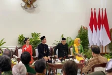 Gibran Sambangi Istana...