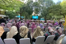 Ratusan Ibu Majelis...