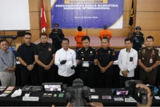 Selundupkan Narkoba,...