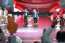 Sejalan dengan Prabowo,...