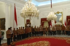 Nadiem Makarim Lengser,...