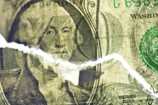 Bukan Mengalahkan Dolar...