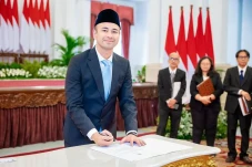 Apakah Gelar Doktor...