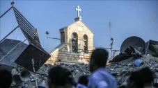 4 Gereja dan Biara yang...