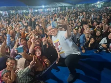 Padati Kampanye di Simpang...