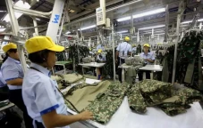 Badai PHK di Industri...