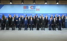 BRICS Tinggalkan Dolar,...