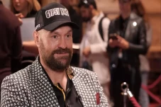 Tyson Fury: Uang Itu...