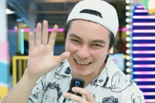 Baim Wong Ngotot Cerai,...