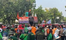 Buruh Desak UMP Jakarta...