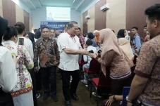 Elly Lasut Dinilai sebagai...