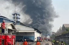 Pabrik di Bekasi Kebakaran,...