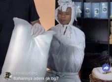 Jualan Kain Kafan di...