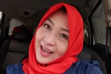 Dina Mariana Alami Masalah...
