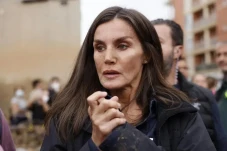 Ratu Letizia Menangis...